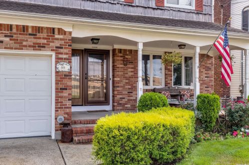 40 Kent Rd, Valley Stream NY 11580-3333 exterior