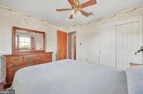 1666 Clearview Ave, Lancaster PA 17601-4308 exterior