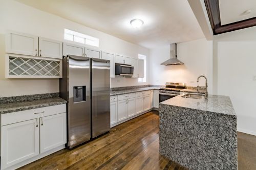 7225 Bennett Ave, Chicago IL  60649-2905 exterior