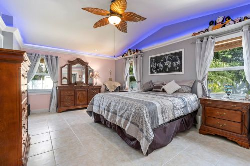 1602 Thumb Pt Dr, Fort Pierce FL 34949-3569 exterior