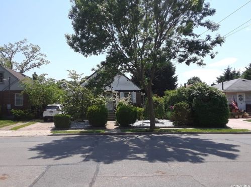 188 Mineola Ave, Valley Stream, NY 11580-6011