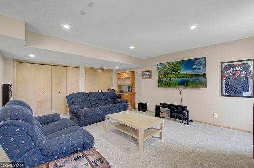 649 Falcon Rdg Rd, Saint Paul MN 55125-1458 exterior