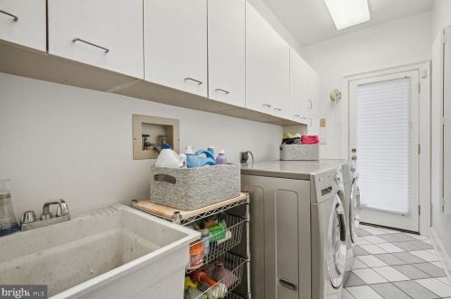 9906 Avenel Farm Dr, Rockville MD 20854-5410 exterior