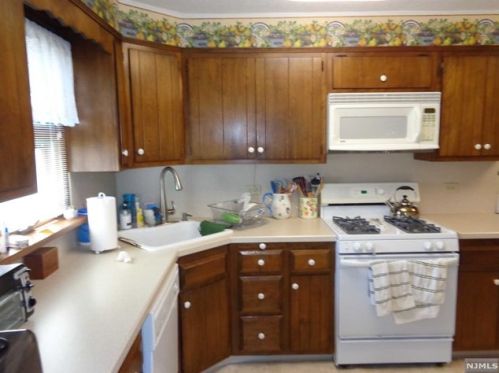 180 Dundee Ave, Paterson NJ  07503-1017 exterior