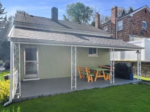 4288 Mccaslin St, Pittsburgh PA 15217-2829 exterior