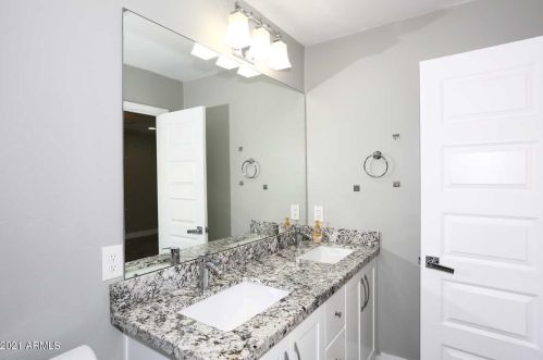 5711 12 Pl, Phoenix AZ 85014-5157 exterior