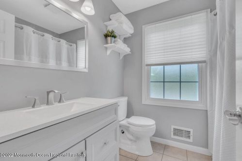 28 Linda Dr, Jackson Twp NJ 08527-5026 exterior