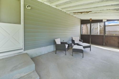 25 Buchanan Rd, Enfield CT 06082-5330 exterior