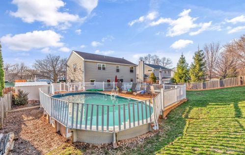 926 Stone Crk Cir, Bull Valley IL 60014-1935 exterior