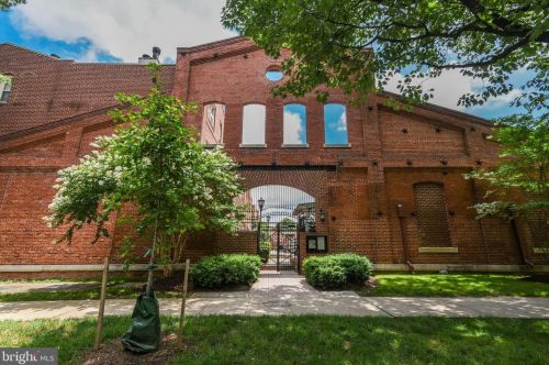 1402 Capitol St, Washington, DC 20003-1569