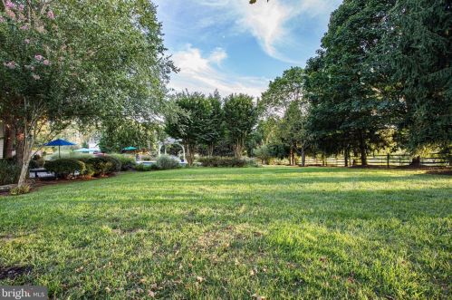 13606 Mt Prospect Dr, Rockville MD 20850-3510 exterior