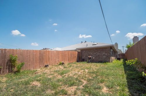 11837 Garden Terrace Dr, Dallas TX  75243-5089 exterior