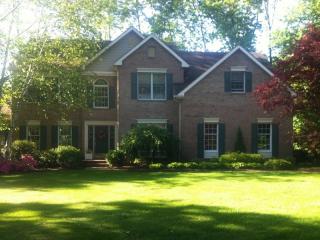 69 Collis Ln, Chester, NJ 07930-2204