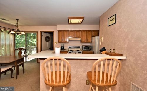 910 Foxmeadow Dr, Limerick PA 19468-1552 exterior