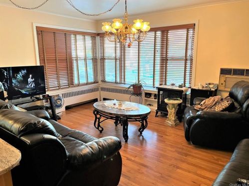 1020 Lydig Ave, Bronx NY 10462-2260 exterior