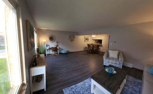 7821 60th St, Milwaukee, WI 53223-4172