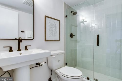 1875 Massachusetts Ave, Mc Lean VA  22101-4906 exterior