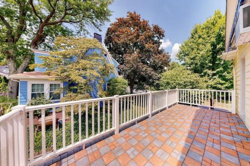 293 Doyle Ave, Providence RI 02906-3354 exterior