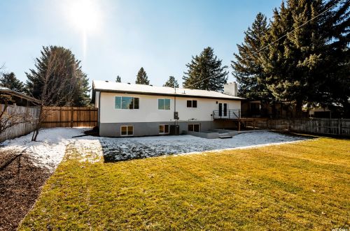 2447 Robidoux Rd, Sandy UT 84093-1129 exterior