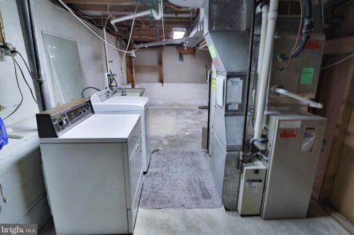 1201 Clagett Dr, Rockville MD 20851-2116 exterior