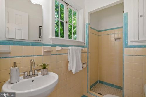 1847 47 Pl, Washington DC 20007-1910 exterior