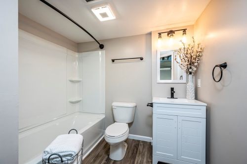 1076 Muldowney Ave, Pittsburgh PA 15207-2078 exterior