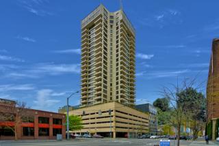 2201 3rd Ave, Seattle WA  98121-2018 exterior