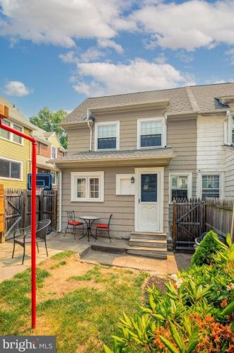 2924 Berkley Rd, Ardmore PA 19003-1805 exterior