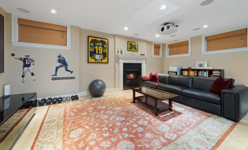 868 Lill Ave, Chicago IL 60614-2019 exterior