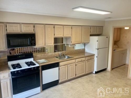 143 Linda Ln, Edison NJ 08820-4509 exterior