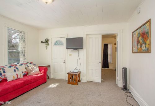 708 Coit Ave, Grand Rapids MI 49503-2737 exterior