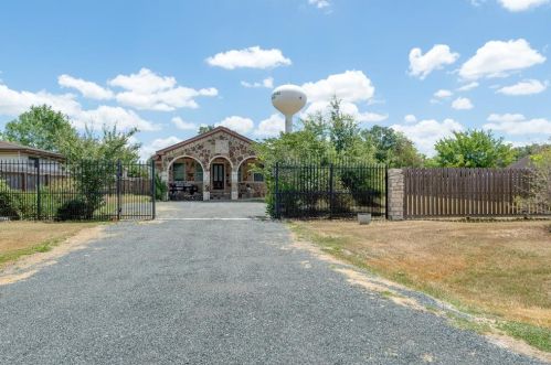 1020 2nd St, Hempstead TX  77445-5503 exterior