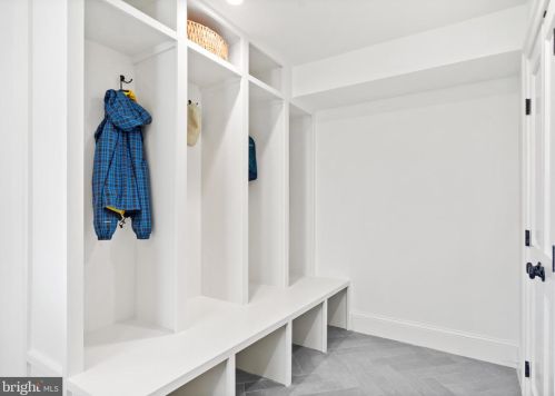 4420 Fessenden St, Washington DC  20016-4054 exterior