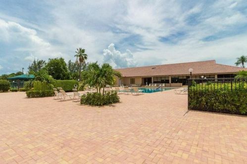 5655 Parkwalk Cir, Boynton Beach FL 33472-2314 exterior