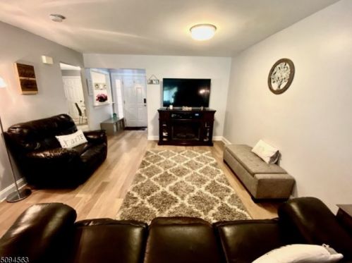 66 Sunrise Dr, Whippany NJ exterior