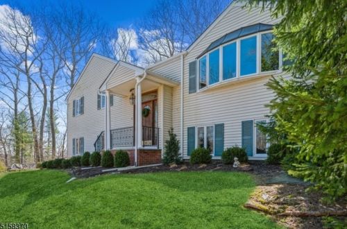 24 Lord William Penn Dr, Morristown, NJ 07960-3216