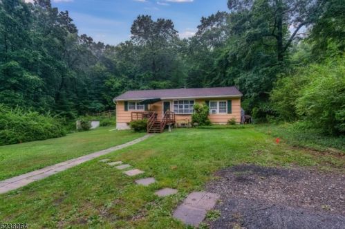 929 Plymouth Lake Dr, Fredon NJ  07860-4127 exterior