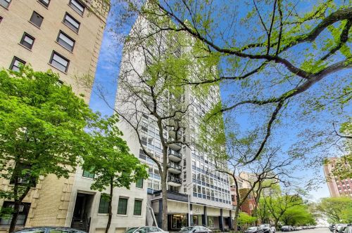 30 Elm St, Chicago IL  60611-2715 exterior