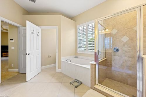 15892 Delaplata Ln, Naples FL 34110-2804 exterior