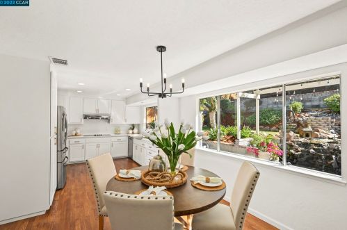 724 Court Ln, Concord CA 94518-1743 exterior