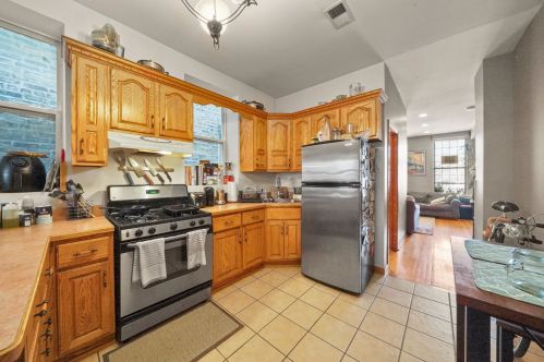 1825 Hermitage Ave, Chicago IL 60613-1106 exterior