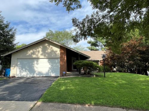 2041 Nettlewood Ct, Hazelwood, MO 63043-2141