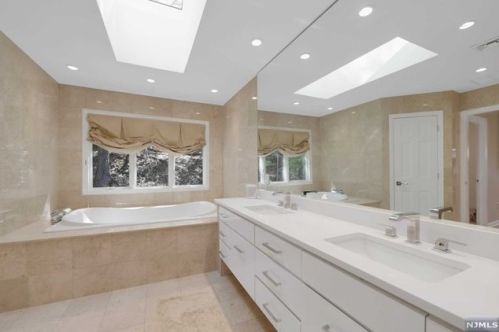 65 Holland Ave, Demarest NJ  07627-2705 exterior