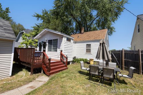 1134 Whiting St, Wyoming MI exterior