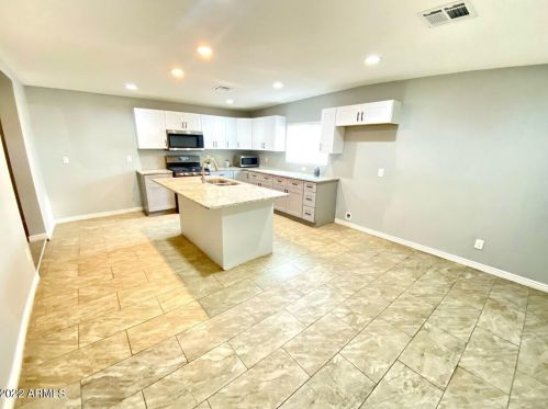 1829 37 Dr, Phoenix AZ 85029-1109 exterior