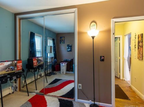 28 Hollister St, Manchester CT 06042-3532 exterior