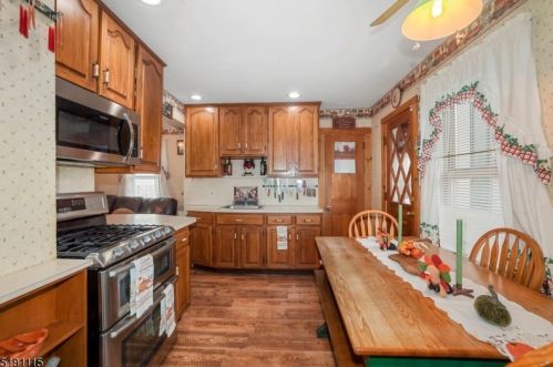 1460 Oak Tree Rd, Iselin NJ  08830-1678 exterior