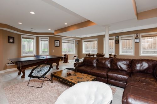 6923 Kenton Ave, Chicago IL 60712-2429 exterior