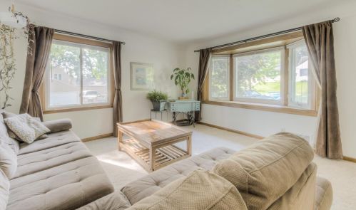 697 Edgar Ave, Saint Paul, MN 55117-5612