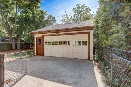 4071 Richland Ct, Milwaukee WI 53211-2147 exterior